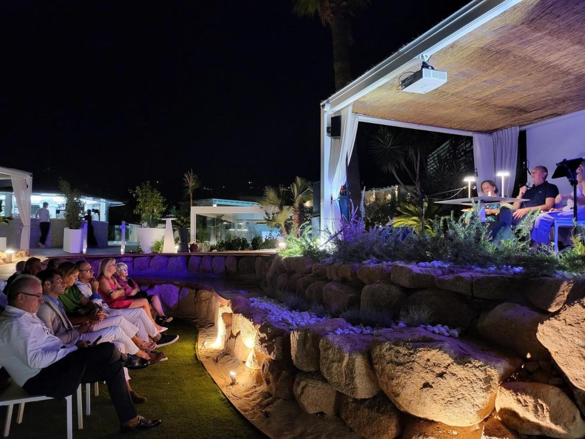Oasi Blu Sardinia Hotel Santa Margherita di Pula Buitenkant foto