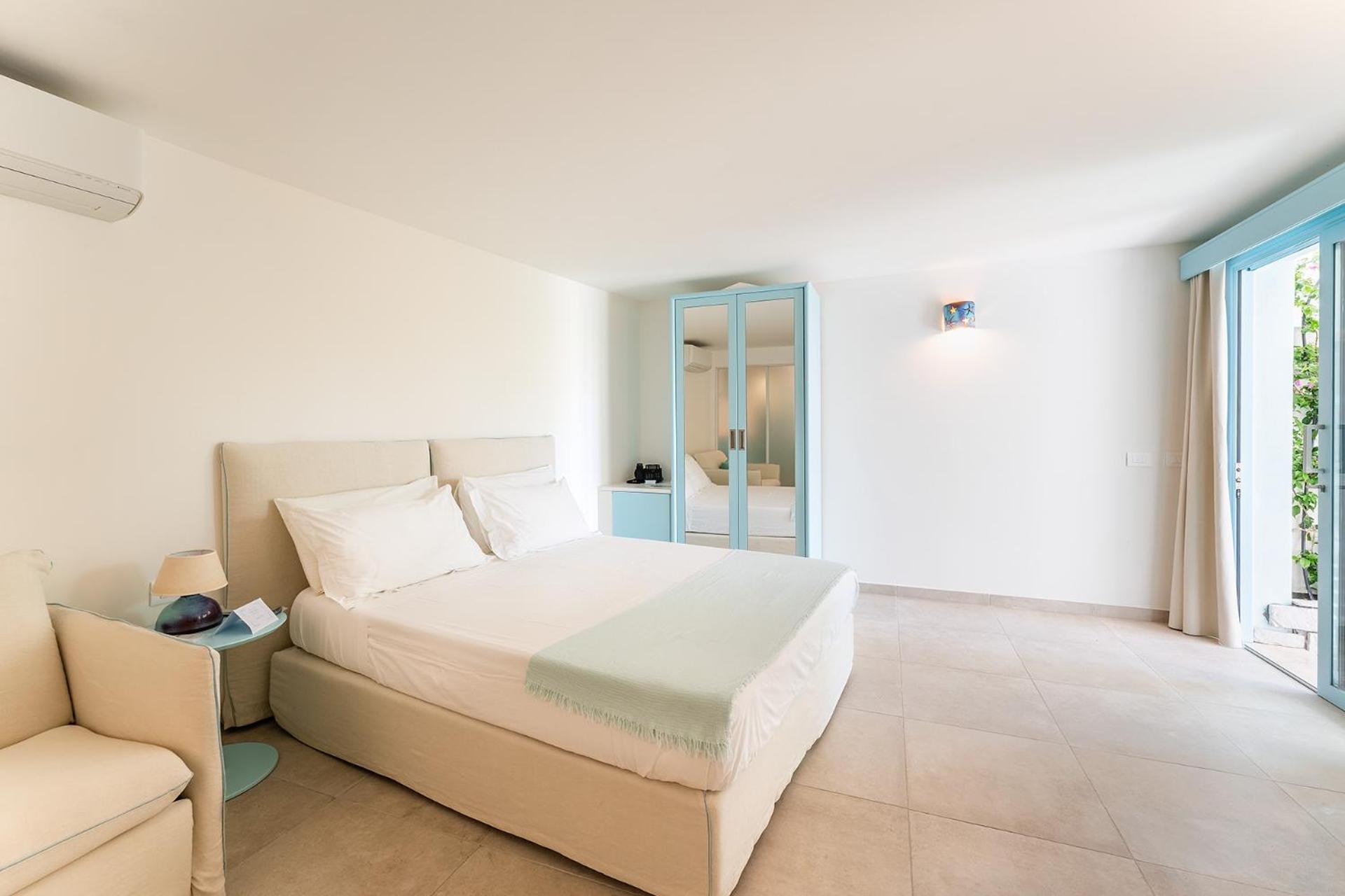 Oasi Blu Sardinia Hotel Santa Margherita di Pula Buitenkant foto